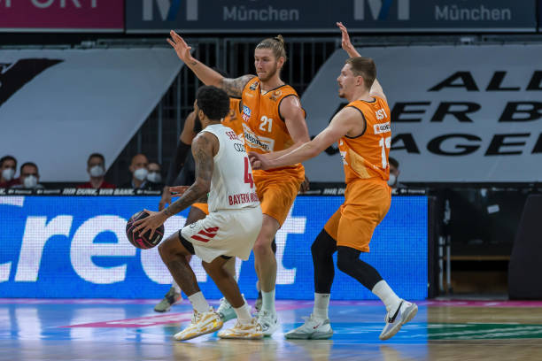 进攻线上依 进攻线上依