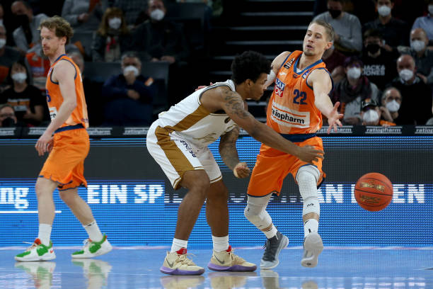 锋等多个攻 锋等多个攻