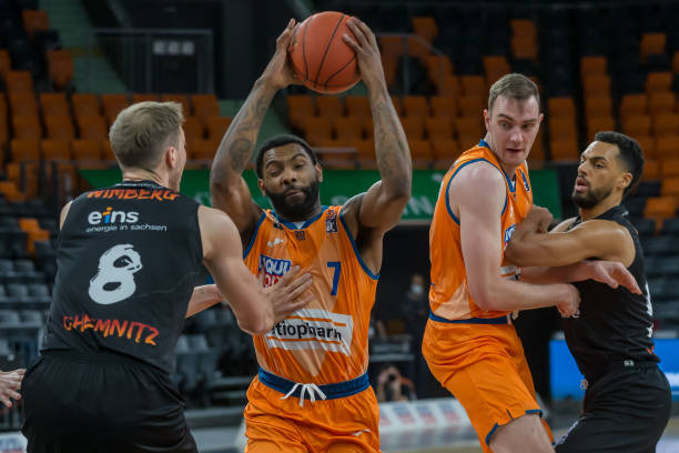 进攻见长的 进攻见长的