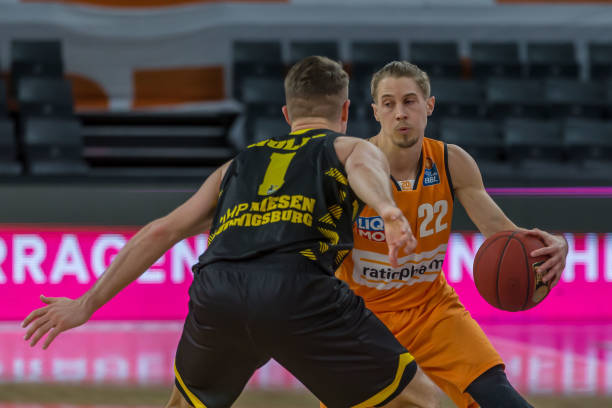 迫使小卡增 迫使小卡增